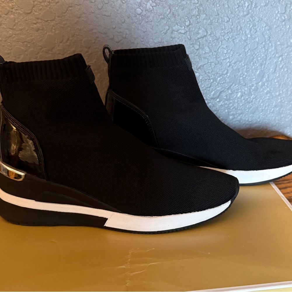Women's Black Slip-On Sneakers
